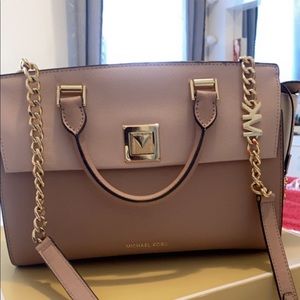 Micheal Kors SYLVIA MEDIUM PINK BABY PINK